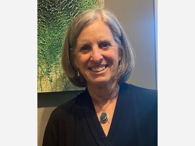 "B Inspired" : Around Many Worlds on the Artistic Journey of Rhonda Counts